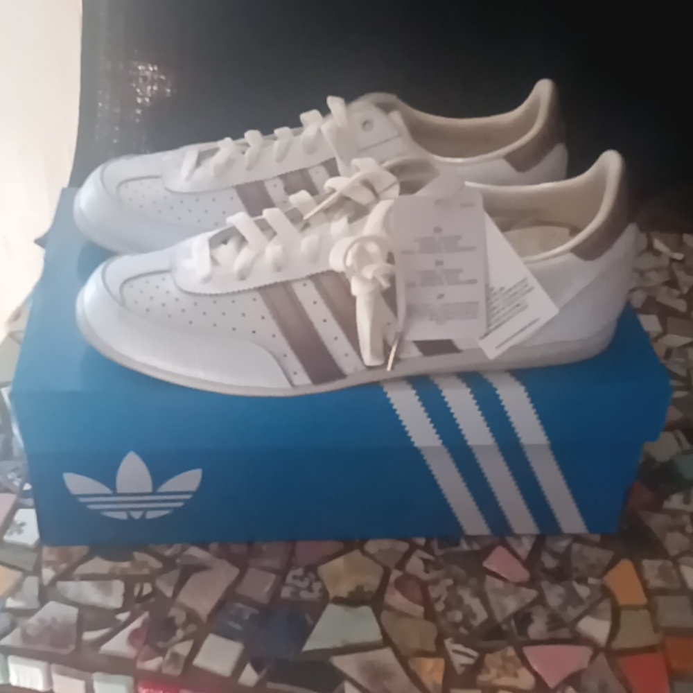 Adidas White Gold Classic Sneakers NWB Woman's 8.5